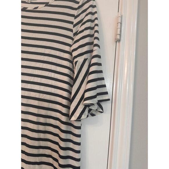 GREEN ENVELOPE Womens Top Size M Black White Striped Bell Sleeve Round Neck - Picture 3 of 5